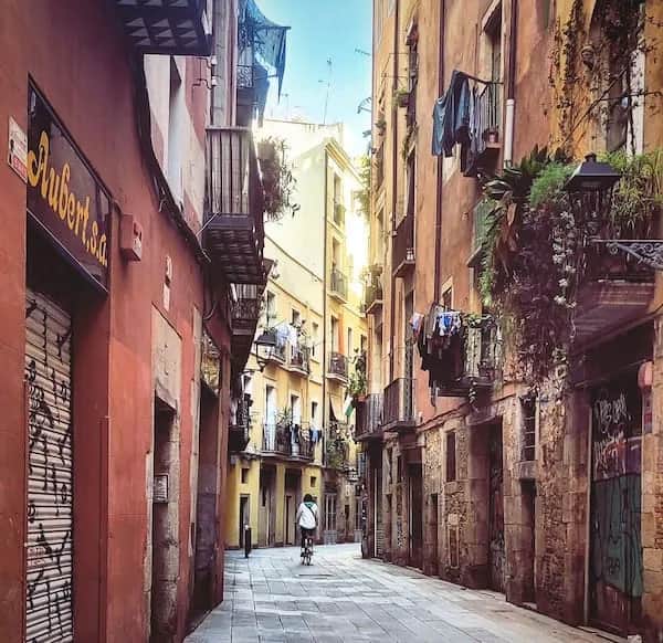 Barcelona: Gdzie spać? Dzielnice na każdą kieszeń i styl